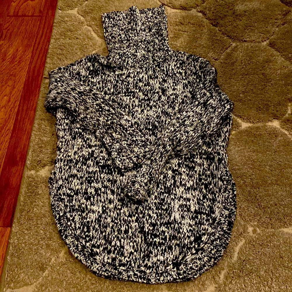 Black/White Marbled High TurtleNeck Slitted Sides